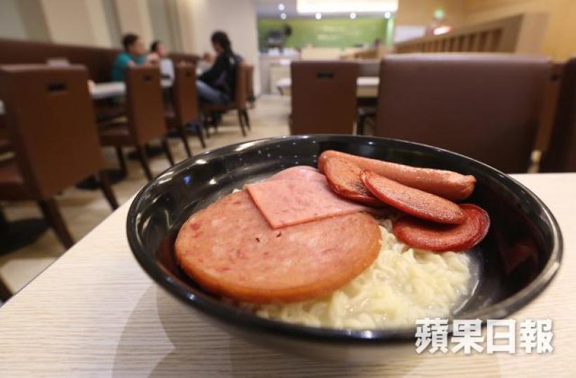 世衛組織將火腿及香腸等加工食品列為「一級致癌物」,教育界是否應該要求政府禁止學生食用? 資料圖片 世衛組織將火腿及香腸等加工食品列為「一級致癌物」,教育界是否應該要求政府禁止學生食用? 資料圖片