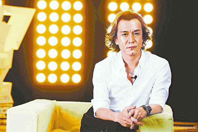 李詠李詠(左)主持風格詼諧張揚,因而得「電視痞子」之名。李詠(左)與妻子哈文(右)育有一女(中)。 李詠李詠(左)主持風格詼諧張揚,因而得「電視痞子」之名。李詠(左)與妻子哈文(右)育有一女(中)。