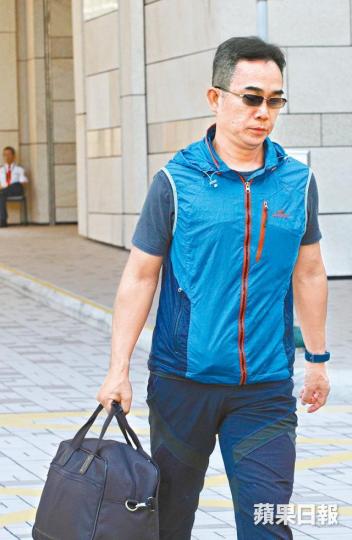 值日官陸天成稱案發當日頭痛,故派早餐時巡倉外便沒再巡。警員郭志豪稱當日因肚痛去廁所,故9時05分根本沒巡倉。死者林永春去年在秀茂坪警署羈留室內用LAN線上吊亡。 值日官陸天成稱案發當日頭痛,故派早餐時巡倉外便沒再巡。警員郭志豪稱當日因肚痛去廁所,故9時05分根本沒巡倉。死者林永春去年在秀茂坪警署羈留室內用LAN線上吊亡。