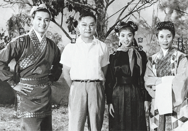 1960年，粵語片《神鵰俠侶》拍攝時，金庸曾前往探班。在2001年版本《倚天屠龍記》中演張無忌的吳啟華和演趙敏的黎姿曾與金庸合照。
