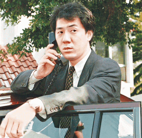 有傳金庸將《明報》賣給于品海,是因他與其自殺身亡長子相像。《壹週刊》圖片 有傳金庸將《明報》賣給于品海,是因他與其自殺身亡長子相像。《壹週刊》圖片
