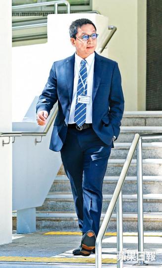 中科董事潘焯鴻委員會資深大律師Ian Pennicott潘焯鴻指紅磡站工人剪鋼筋是為獲利兼減省施工時間。 中科董事潘焯鴻委員會資深大律師Ian Pennicott潘焯鴻指紅磡站工人剪鋼筋是為獲利兼減省施工時間。