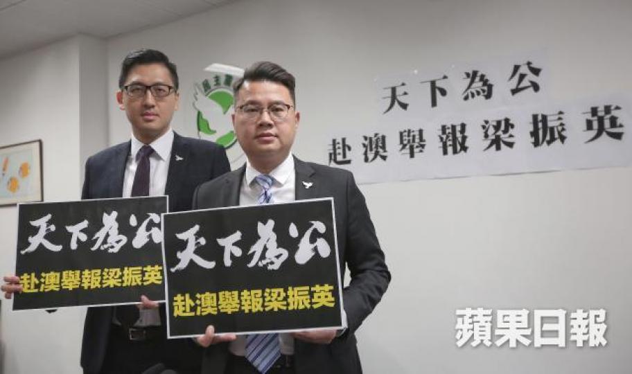 民主黨立法會議員林卓廷(左)、尹兆堅(右)今日往澳洲向當地警方舉報UGL事件。何頴賢攝 民主黨立法會議員林卓廷(左)、尹兆堅(右)今日往澳洲向當地警方舉報UGL事件。何頴賢攝