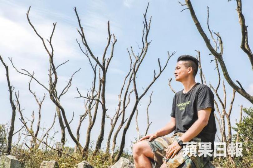 綠色和平項目主任朱江綠色和平因土地大辯論之故,請來十八個少年重唱《燕尾蝶》。 綠色和平項目主任朱江綠色和平因土地大辯論之故,請來十八個少年重唱《燕尾蝶》。
