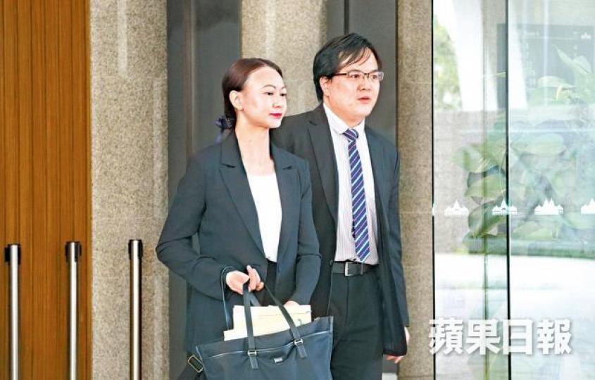 政府化驗師馮麗芬(左)和蘇文浩昨出庭講解化驗結果。李潤芳攝 政府化驗師馮麗芬(左)和蘇文浩昨出庭講解化驗結果。李潤芳攝