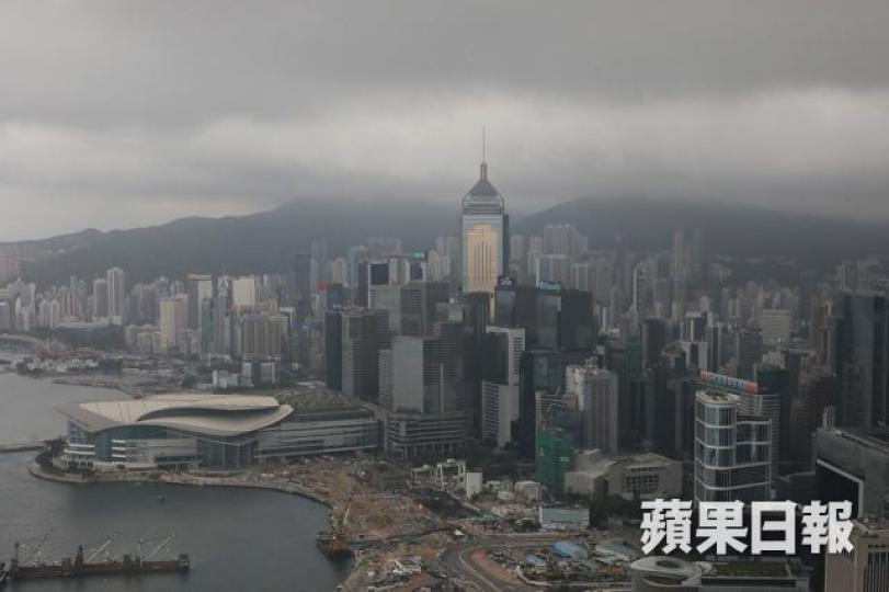 樓價在十月開始消耗性下跌,最後下跌六成至七成才完成整個跌浪,今次的情況會比1997年更加慘烈。資料圖片 樓價在十月開始消耗性下跌,最後下跌六成至七成才完成整個跌浪,今次的情況會比1997年更加慘烈。資料圖片