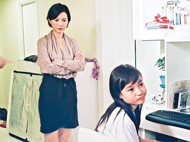 藍潔瑛(左)當年為Cream拍MV飾演李蘊的媽咪。當年只有13歲的李蘊,現已為人母。互聯網圖片 藍潔瑛(左)當年為Cream拍MV飾演李蘊的媽咪。當年只有13歲的李蘊,現已為人母。互聯網圖片