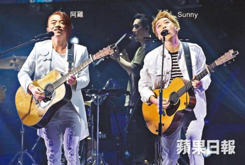 SM前晚在演唱會上,不忘數度感謝已故經理人。 SM前晚在演唱會上,不忘數度感謝已故經理人。