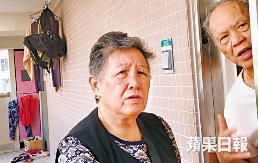 藍潔瑛的兩位鄰居表示藍潔瑛待人有禮,只是間中會大叫。 藍潔瑛的兩位鄰居表示藍潔瑛待人有禮,只是間中會大叫。