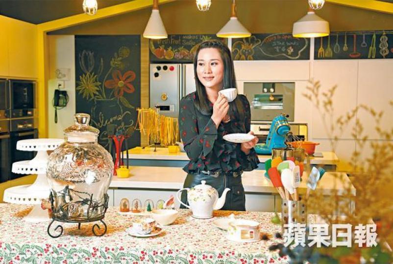 張嘉兒表示女兒為她帶來自信,也訓練了她的耐性。提起當年被惡評攻擊,張嘉兒忍不住落淚。張嘉兒07年選港姐奪冠,卻被人稱為「豬扒港姐」。資料圖片 張嘉兒表示女兒為她帶來自信,也訓練了她的耐性。提起當年被惡評攻擊,張嘉兒忍不住落淚。張嘉兒07年選港姐奪冠,卻被人稱為「豬扒港姐」。資料圖片