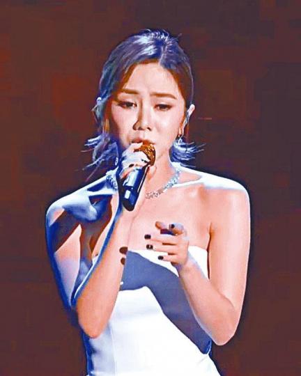 G.E.M.昨日以嘉賓身份出席美國NASA的頒獎禮,壓軸登場獻唱中文歌。互聯網圖片 G.E.M.昨日以嘉賓身份出席美國NASA的頒獎禮,壓軸登場獻唱中文歌。互聯網圖片