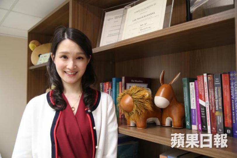 林慧心醫生建議,家長與子女建立良好溝通,鼓勵他們說出感受和困難。張柏基攝 林慧心醫生建議,家長與子女建立良好溝通,鼓勵他們說出感受和困難。張柏基攝