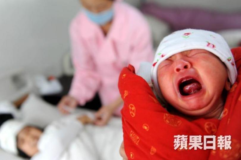 筆者指出初生嬰兒夜晚啼哭不安,病因可分為四種,與脾寒、心熱、受驚或食滯有關。資料圖片 筆者指出初生嬰兒夜晚啼哭不安,病因可分為四種,與脾寒、心熱、受驚或食滯有關。資料圖片