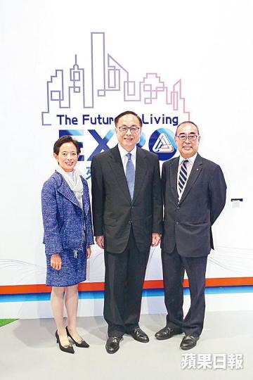 左起為信興電器執行董事蒙倩兒、創科局局長楊偉雄及信興集團主席蒙德揚。 左起為信興電器執行董事蒙倩兒、創科局局長楊偉雄及信興集團主席蒙德揚。