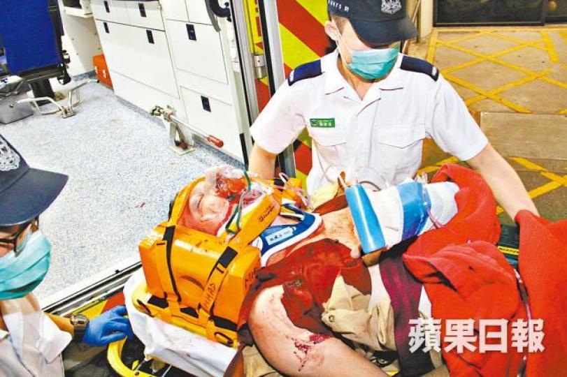 意大利籍男子墮樓後多處骨折，由救護員送院搶救。