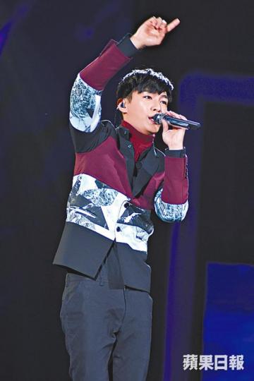 炎亞綸昨日返台後發聲明解釋事件,但卻避談同一時間與三男交往。資料圖片 炎亞綸昨日返台後發聲明解釋事件,但卻避談同一時間與三男交往。資料圖片