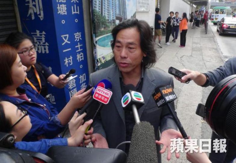 家長莊先生擔心界限街校舍課室數量不足。張志華攝 家長莊先生擔心界限街校舍課室數量不足。張志華攝