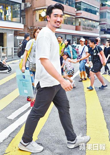 黎學勤稱旅遊廣告令知名度提升,外出常常被人認出。除了推廣廣告,黎學勤跟女友都熱愛旅遊。互聯網圖片黎學勤本身有游泳教練牌,閒時健身是指定動作。互聯網圖片 黎學勤稱旅遊廣告令知名度提升,外出常常被人認出。除了推廣廣告,黎學勤跟女友都熱愛旅遊。互聯網圖片黎學勤本身有游泳教練牌,閒時健身是指定動作。互聯網圖片
