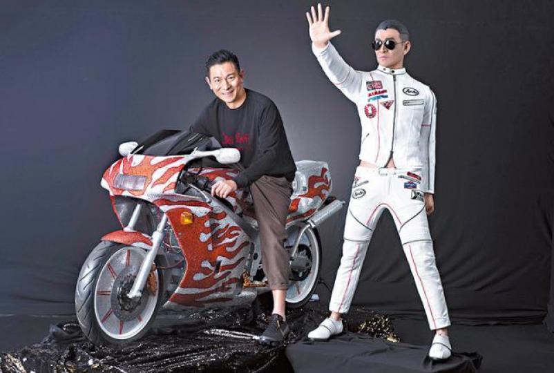 華仔讚烈火戰車造型figure做到八成似。 華仔讚烈火戰車造型figure做到八成似。