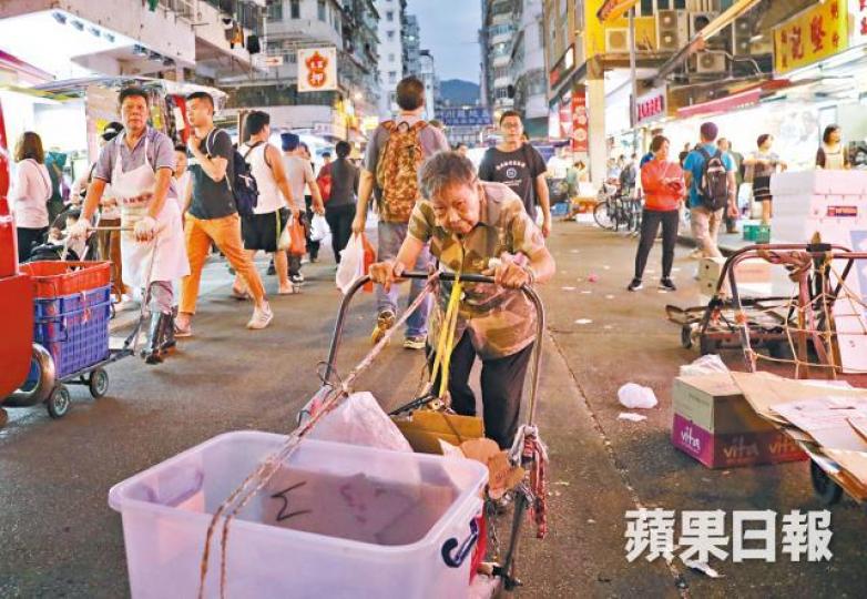 基層聚居的深水埗區，扶貧政策介入後的貧窮人口比率達17%。王心義攝