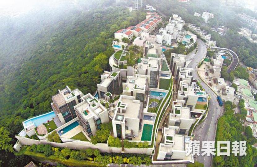 Twelve Peaks1號屋透過招標方式以6.665億元沽出，實用呎價14.3萬元。