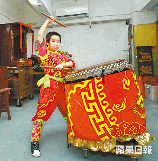 小朋友學藝不久已有板有眼。