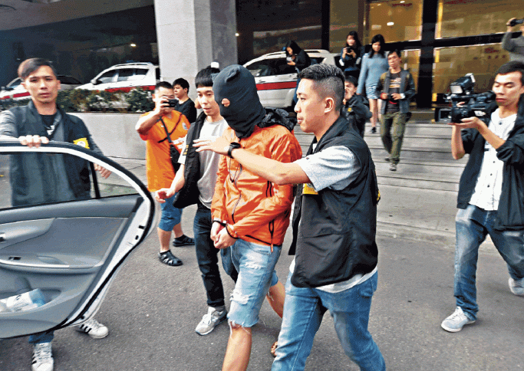 35歲港男涉於澳門任職補習教師期間性侵多名男學生，前日落網。