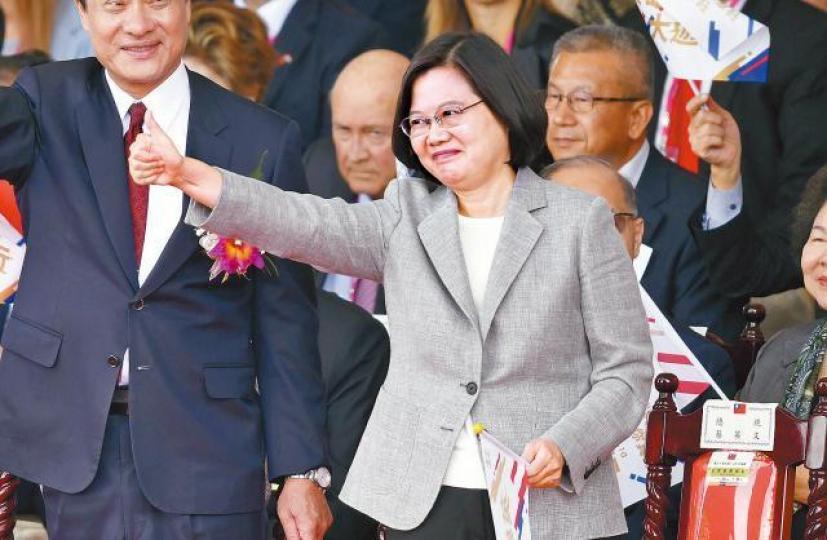 蔡英文上台以來四面出擊進行改革,但成效不佳,拖累民進黨選情。 台灣《蘋果日報》 蔡英文上台以來四面出擊進行改革,但成效不佳,拖累民進黨選情。 台灣《蘋果日報》