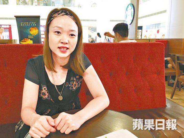 辛小姐在第一城長大,難忘當年在商場到處走的日子。沙田第一城街市翻新後改名為「置富第一城.集」。沙田第一城1981年起入伙;圖為當年售樓書。 辛小姐在第一城長大,難忘當年在商場到處走的日子。沙田第一城街市翻新後改名為「置富第一城.集」。沙田第一城1981年起入伙;圖為當年售樓書。