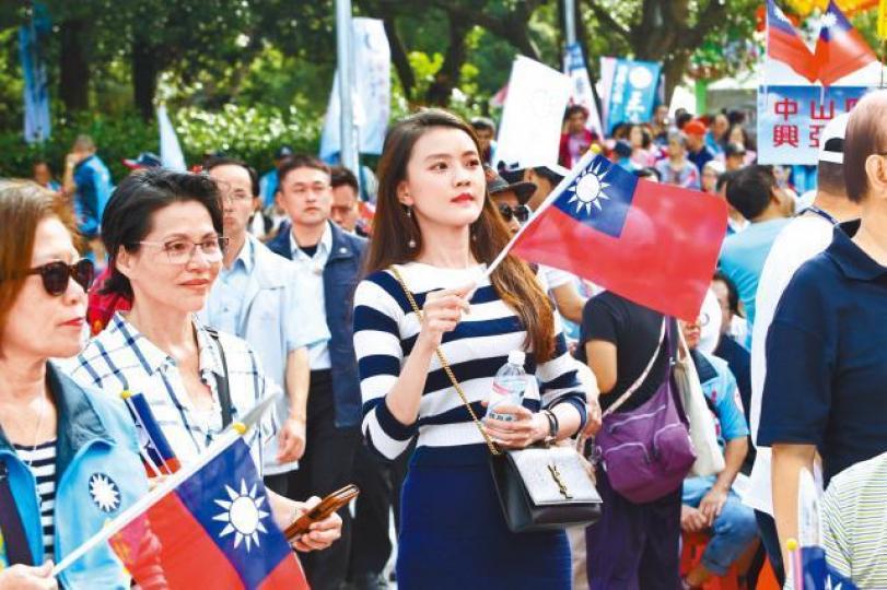 年輕選民的投票取向認同快,但是轉換也快。 年輕選民的投票取向認同快,但是轉換也快。