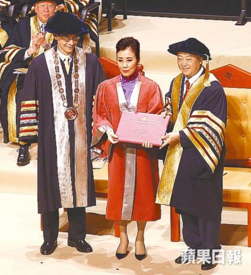 汪明荃昨日獲理工大學頒授大學院士榮銜。 汪明荃昨日獲理工大學頒授大學院士榮銜。