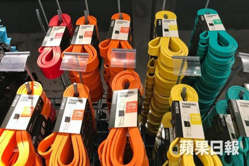 浸會大學體育及運動學系副教授雷雄德指出,用阻力帶拉筋毋須用盡全力拉到痛,只需感覺到繃緊的肌肉拉鬆。 浸會大學體育及運動學系副教授雷雄德指出,用阻力帶拉筋毋須用盡全力拉到痛,只需感覺到繃緊的肌肉拉鬆。