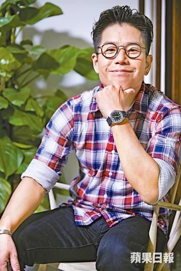 林曉峰認為要時刻保持學習態度,不斷努力,以免被人淘汰。看到一對兒子日漸長大,林曉峰更覺有中年危機。資料圖片 林曉峰認為要時刻保持學習態度,不斷努力,以免被人淘汰。看到一對兒子日漸長大,林曉峰更覺有中年危機。資料圖片