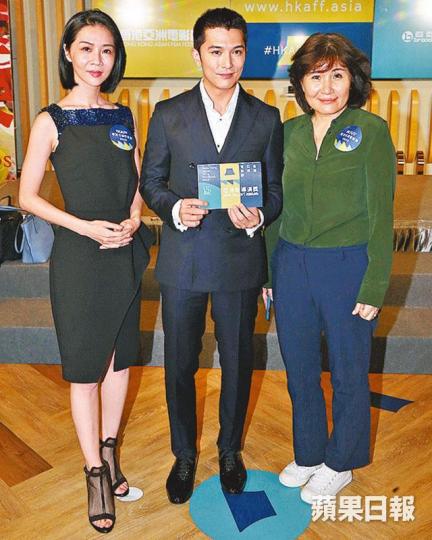 (右起)導演徐譽庭前晚與演員邱澤及謝盈萱訪港出席電影節閉幕,獲頒新導演獎獎項。 (右起)導演徐譽庭前晚與演員邱澤及謝盈萱訪港出席電影節閉幕,獲頒新導演獎獎項。