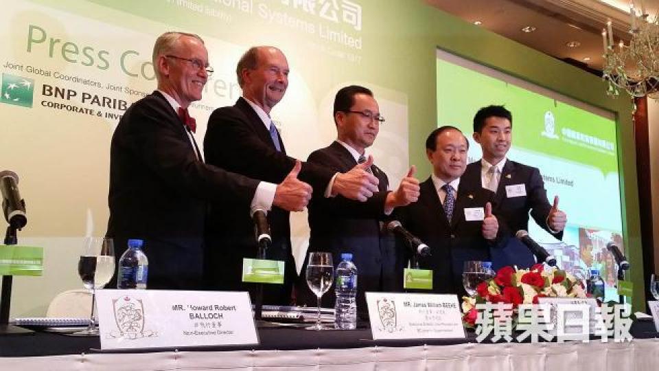 楓葉教育執董、董事會主席暨聯席首席執行官任書良(中)。資料圖片 楓葉教育執董、董事會主席暨聯席首席執行官任書良(中)。資料圖片