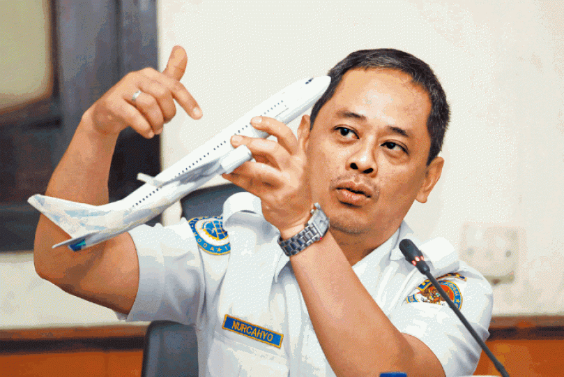 印尼空難委員會主席烏托莫解釋獅航客機失事過程。路透社 印尼空難委員會主席烏托莫解釋獅航客機失事過程。路透社