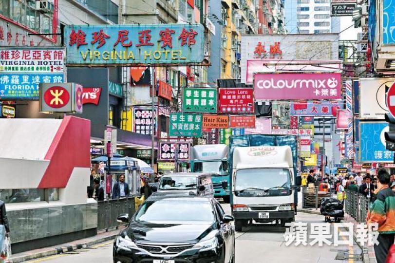 全港12萬個招牌大部份屬違例,成為都市隱藏炸彈。黃耀興攝 全港12萬個招牌大部份屬違例,成為都市隱藏炸彈。黃耀興攝