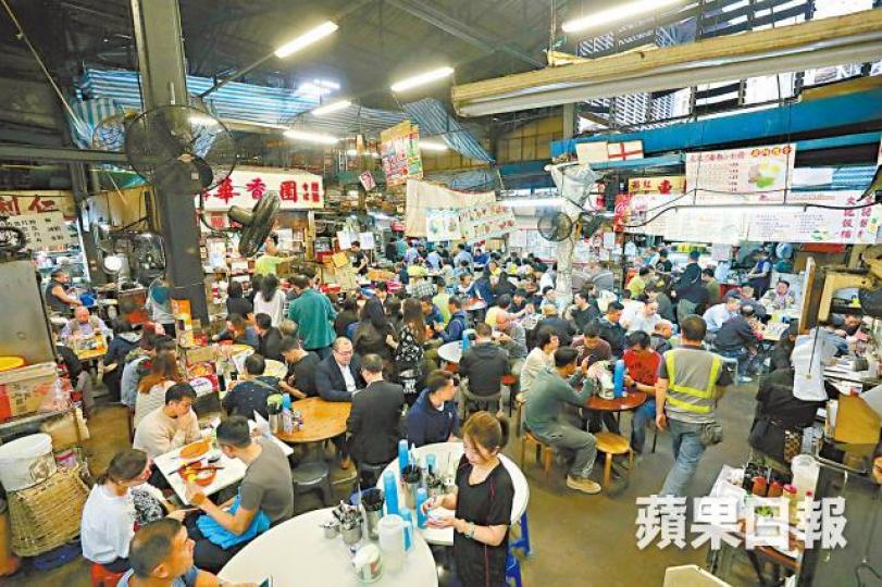 海防道街市食肆的乾炒牛河鑊氣十足。
