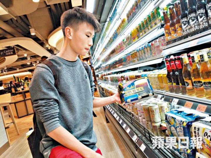 張麗霞提醒售貨員，日後賣酒時應加倍留神。
