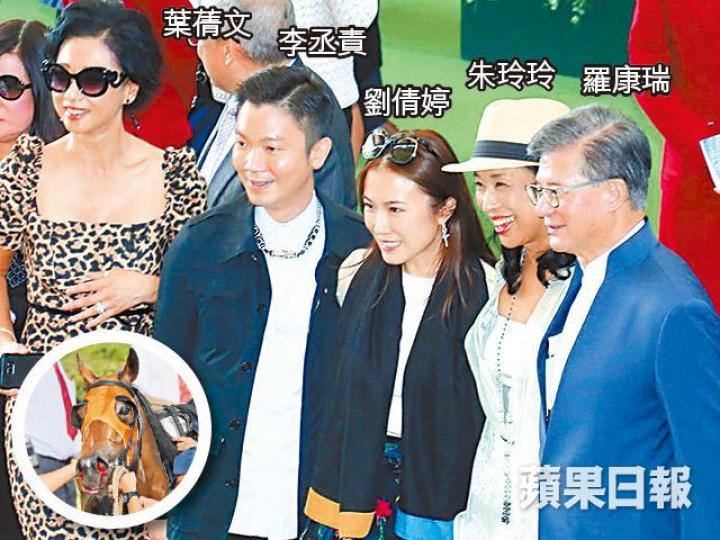 李丞責昨同太太撐愛駒「歡樂從心」(小圖),可惜馬仔卻狂噴鼻血包尾。 李丞責昨同太太撐愛駒「歡樂從心」(小圖),可惜馬仔卻狂噴鼻血包尾。