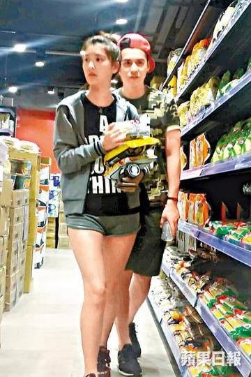陳家樂與余香凝在15年撻着。陳家樂早前被指介入湯怡與洪卓立戀情,令兩人分手。 陳家樂與余香凝在15年撻着。陳家樂早前被指介入湯怡與洪卓立戀情,令兩人分手。