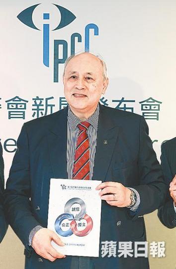 監警會主席梁定邦稱早前曾與警務處長盧偉聰討論警車內設閉路電視。