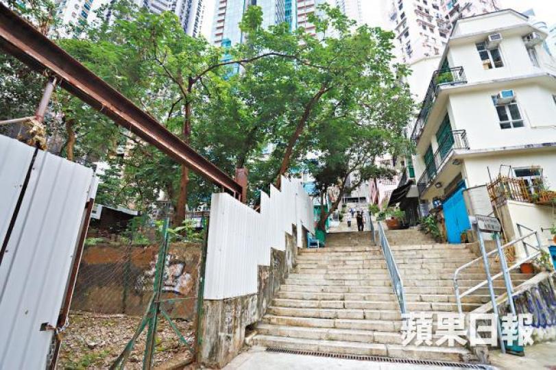 社區團體「卅間之友」倡在上環城皇街閒置土地設「社區客廳」。譚德潤攝 社區團體「卅間之友」倡在上環城皇街閒置土地設「社區客廳」。譚德潤攝