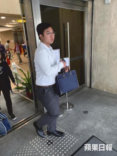 地產經紀郭浩龍承認曾與被告高衛健及兩名女子到酒店開房過夜。蘇曉欣攝 地產經紀郭浩龍承認曾與被告高衛健及兩名女子到酒店開房過夜。蘇曉欣攝
