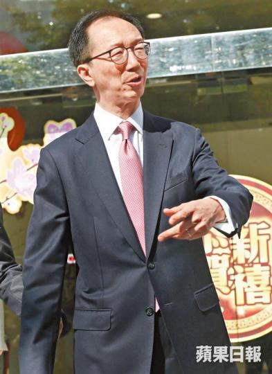 2003年時任財政司長梁錦松涉在《財政預算案》公佈前偷步買車。