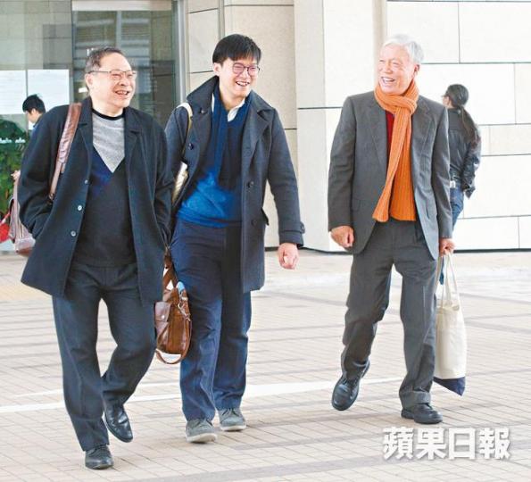 左起：戴耀廷、張秀賢和朱耀明昨離開西九龍法院。李潤芳攝