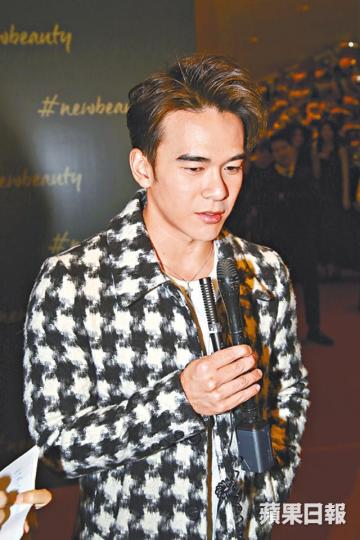 龐景峰勸卓林應去返學。之之的短髮造型十分清爽,她自爆怕有白頭髮,更怕脫髮。上山詩鈉(左)及女兒Hilary齊齊盛裝撐場。林憶蓮自傳出淡出樂壇消息後,前晚首次現身撐好友Kim Robinson場。卓林 資料圖片 龐景峰勸卓林應去返學。之之的短髮造型十分清爽,她自爆怕有白頭髮,更怕脫髮。上山詩鈉(左)及女兒Hilary齊齊盛裝撐場。林憶蓮自傳出淡出樂壇消息後,前晚首次現身撐好友Kim Robinson場。卓林 資料圖片
