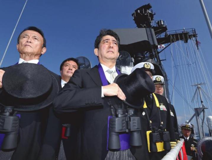 安倍晉三(右)一直有意將自衞隊正名為軍隊。 安倍晉三(右)一直有意將自衞隊正名為軍隊。