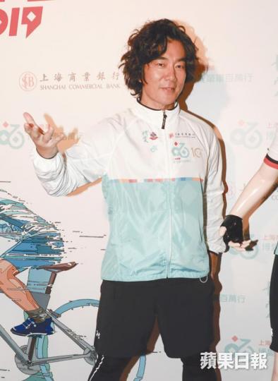 小齊對導演鈕承澤涉性侵,避談事件。鈕承澤謝安琪認為唱片業經營艱難,所以努力去做音樂是值得尊敬。 小齊對導演鈕承澤涉性侵,避談事件。鈕承澤謝安琪認為唱片業經營艱難,所以努力去做音樂是值得尊敬。
