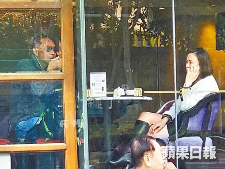 林利和女友人嘆下午茶,起初各自修行。林利送女友人離開。 林利和女友人嘆下午茶,起初各自修行。林利送女友人離開。